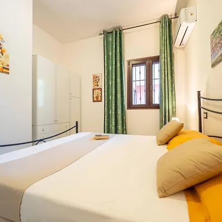 Domus Villetta Holiday home *